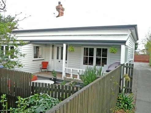 12 Raymond Street, West End