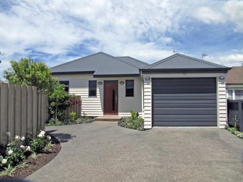 15 Bowling Road, Greenmeadows