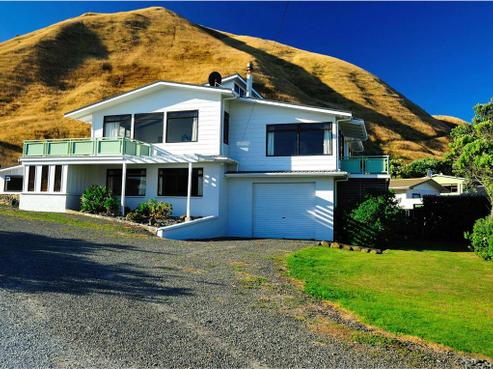 180 Newcastle Street, Mahia