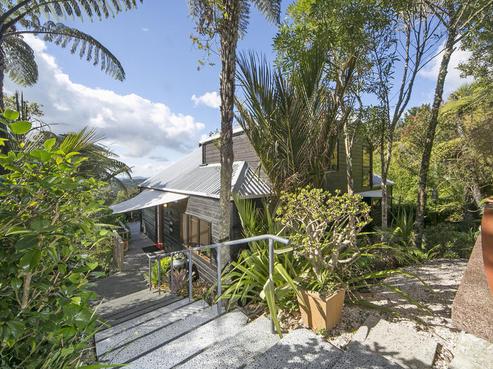 23 Raroa Terrace, Waiatarua