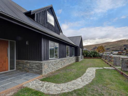 31 Lochnagar Drive, Lake Hayes Estate