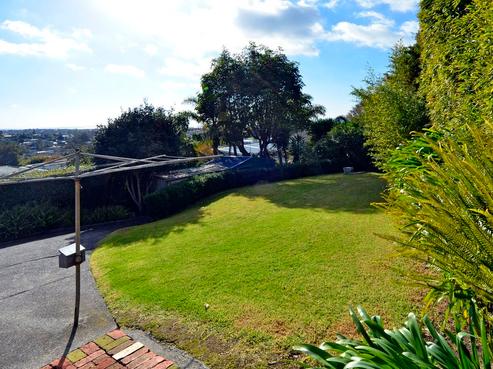 2/11 Galaxy Drive, Mairangi Bay