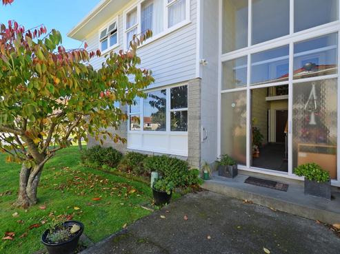 2/35 Guthrie Street, Waterloo