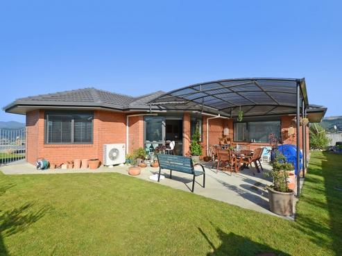 24 Percy Kinsman Crescent, Riverstone Terraces