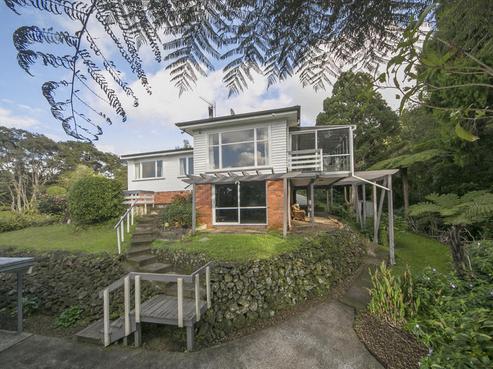 205 Woodlands Park Road, Titirangi