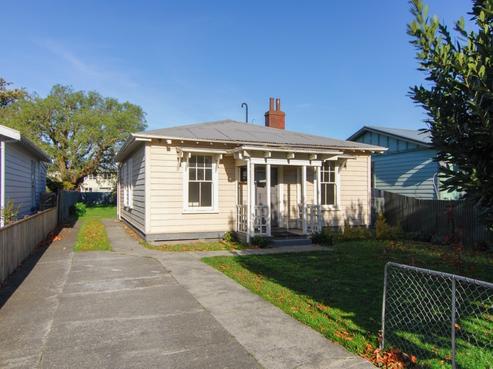919 Willowpark Road North, Mayfair