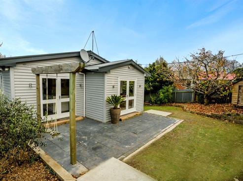 7 Hurdley Street, West End