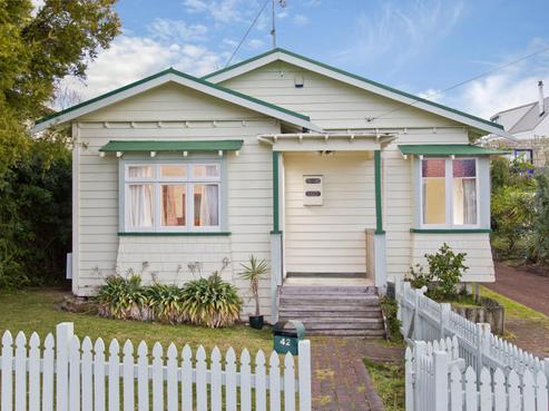 42 Kiwi Road, Point Chevalier