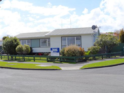 2 Dewe Avenue, Feilding