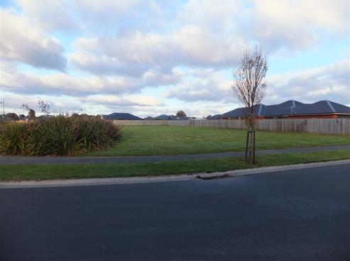 1 Grangewood Drive, Lincoln