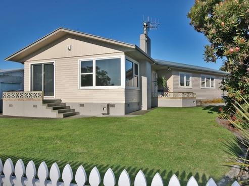 53 Exeter Crescent, Pirimai