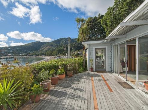 623 Marine Drive, Days Bay