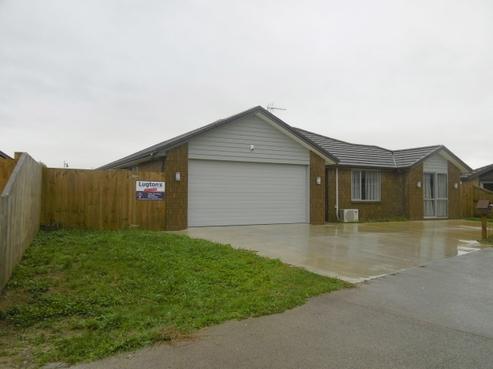 80 Barrington Drive, Huntington