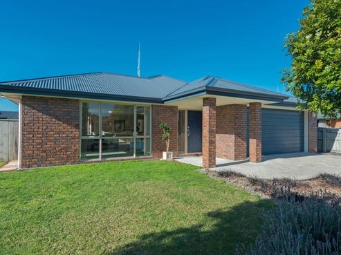3 Belgrave Court, Huntington