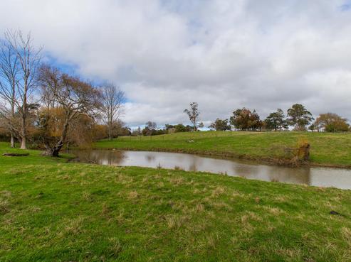 883 Runciman Road, Runciman