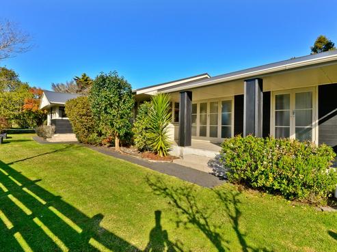 2 Lloyd Road, Riverhead
