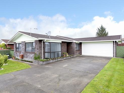 12 Poplar Grove, Whalers Gate