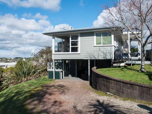 4 Hauraki Crescent, Pinehill