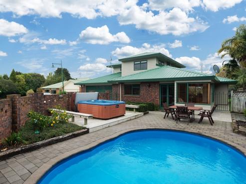 9 Helmsdale Court, Huntington
