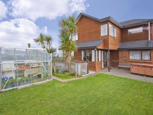 7 Opurere Grove, Tirohanga