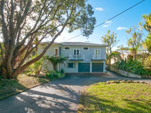 11 Raroa Terrace, Waiatarua