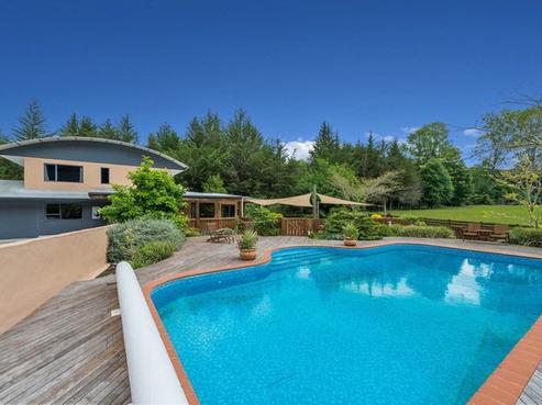 96 Hoult Valley Road West, Wakefield