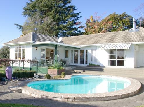 913 Norton Road, Longlands