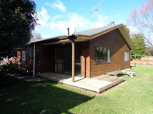 104 Dixon Road, Glenview