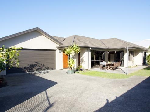 712 Queen Street West, Saint Leonards