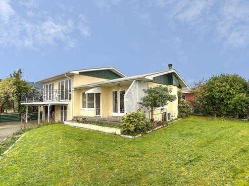 23 Tennyson Crescent, Stoke