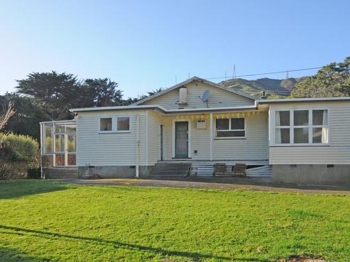 210 South Makara Road, Makara
