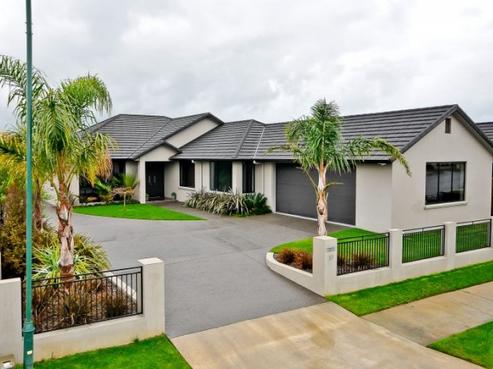 57 Palliser Drive, Huntington