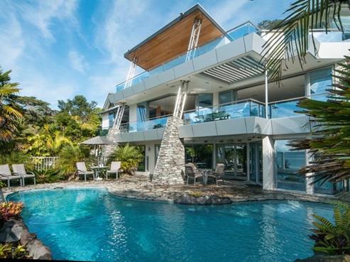 77 Beach Road, Castor Bay