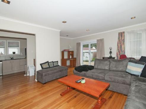 121 Reynolds Street, Taita