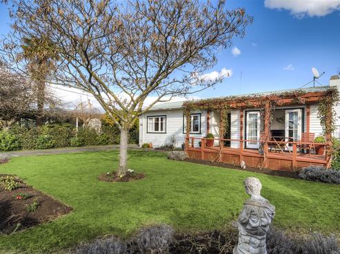 24 Tucker Lane, Clive