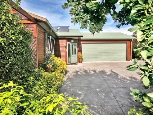 6 Arthur Close, Clive