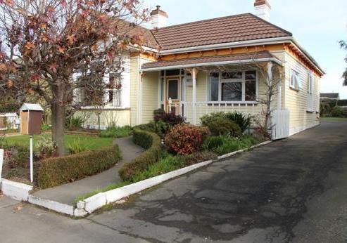 84 Avenue Road, West End