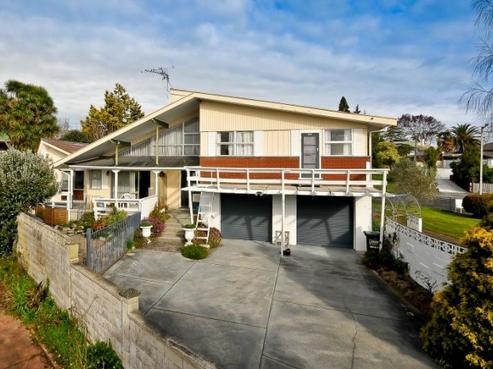 2 Lewis Street, Glenview