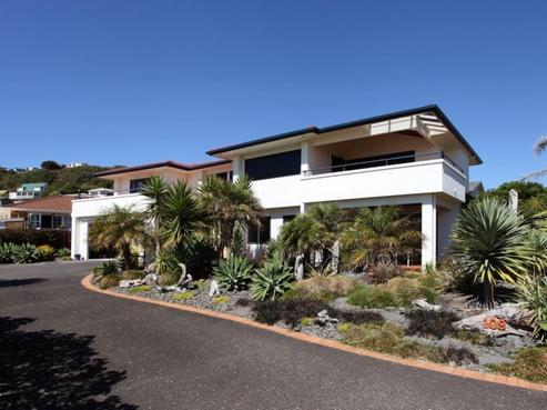 109 Oratia Place, Onemana