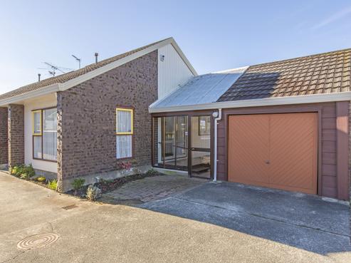 73A Queens Grove, Central Hutt
