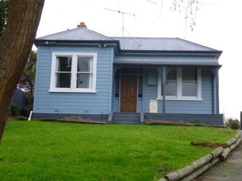 13 Lough Street, West End