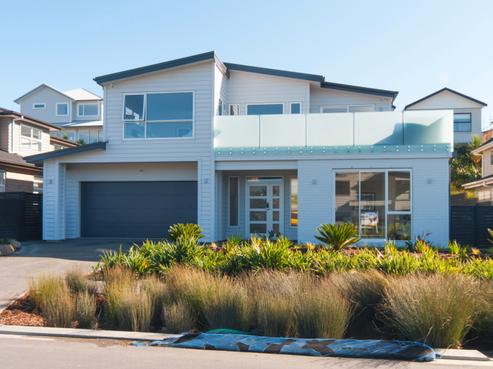 13 Remuremu Street, Long Bay