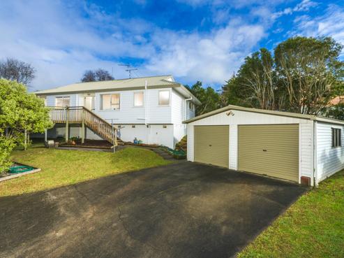27 Ian Sage Avenue, Torbay