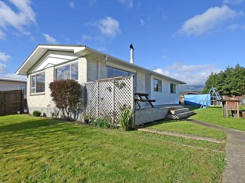 8 Fremont Grove, Totara Park