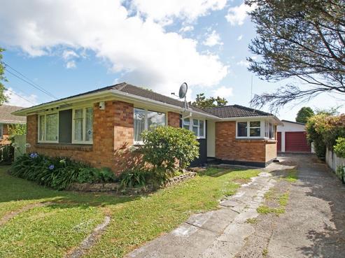 15 Halberg Crescent, Chartwell