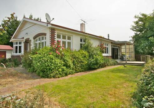 1987 Bluff Highway, Bluff