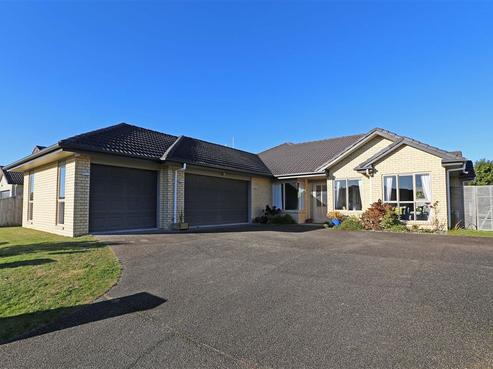 27 Langdale Court, Huntington
