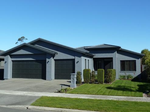 6 Heynes Place, Clive