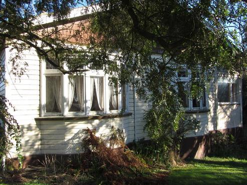 32 Maudes Road, Deborah