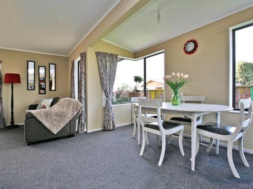 14 Allens Lane, Clive